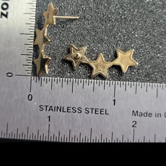 E17 14k Gold Shooting Star Earrings